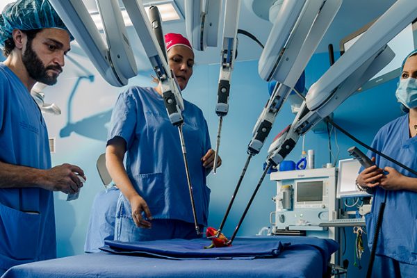 Entendiendo el papel del cirujano en la cirugía robótica: Habilidades y entrenamiento