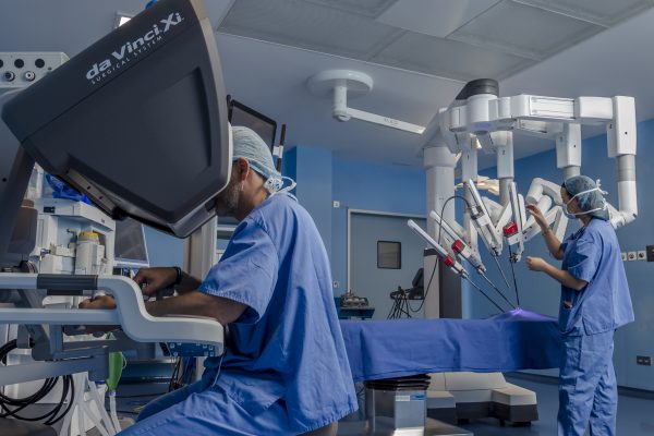 Superando mitos: La seguridad de la cirugía robótica en comparación con la cirugía tradicional